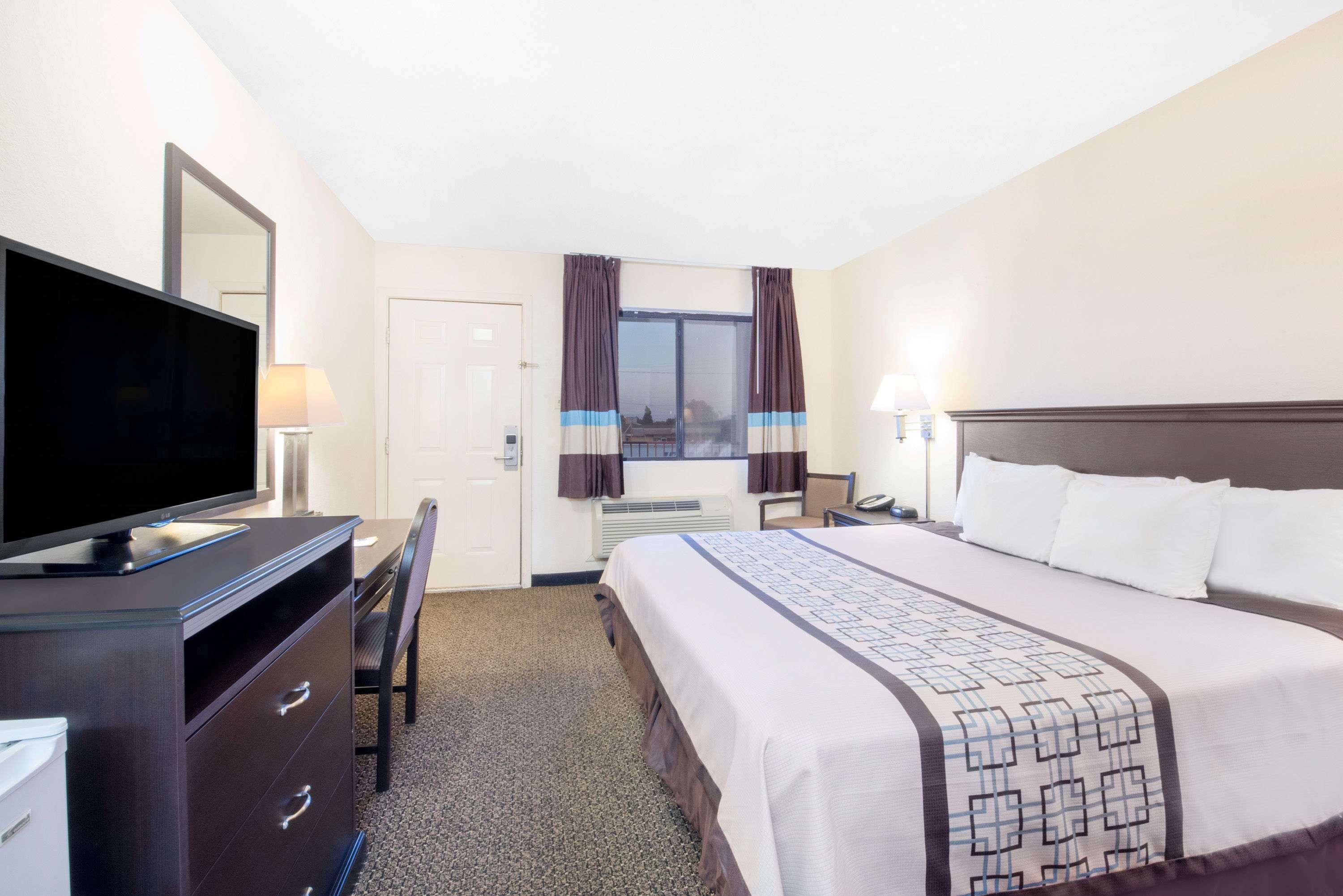 Days Inn By Wyndham Hobbs Exteriér fotografie