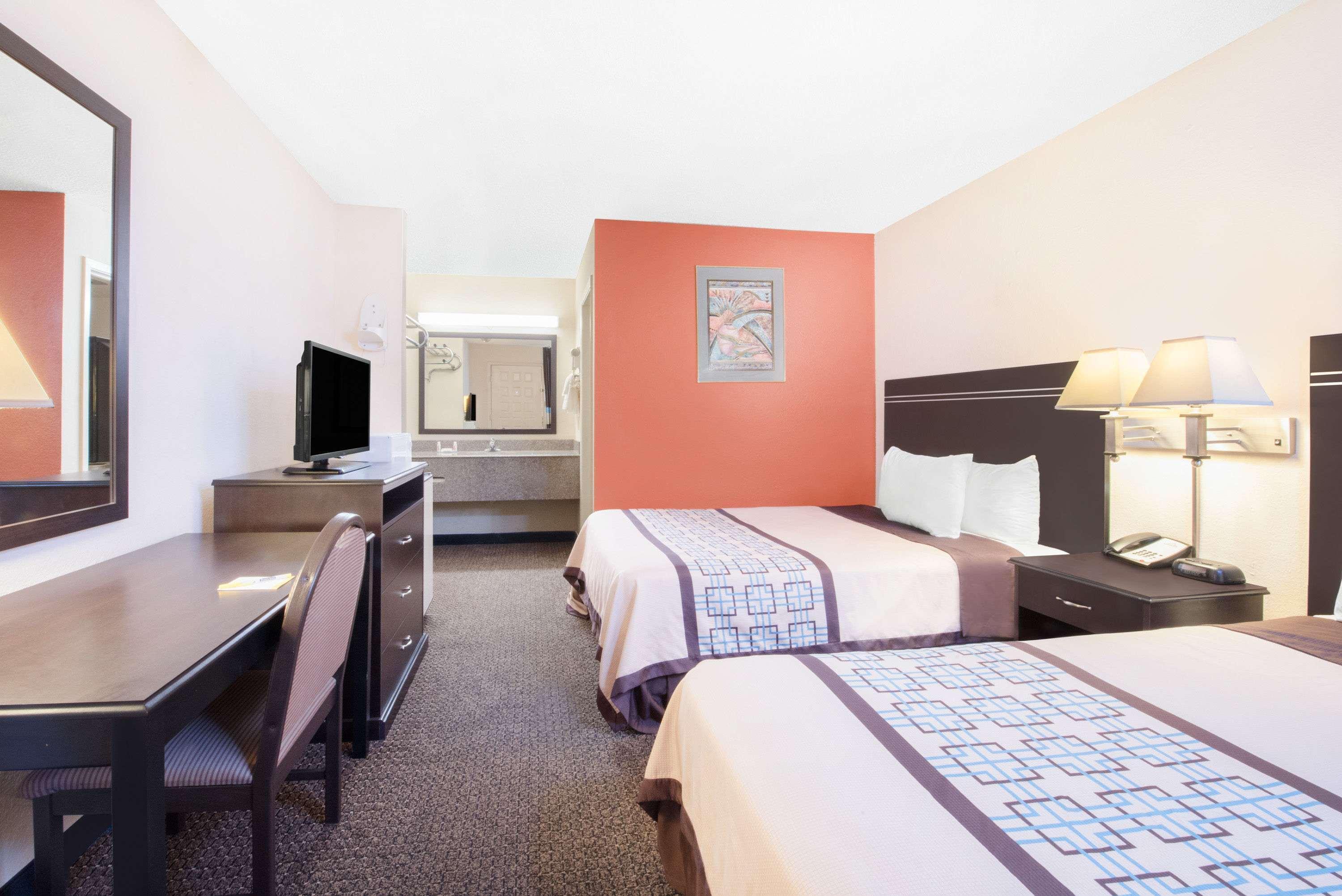 Days Inn By Wyndham Hobbs Exteriér fotografie
