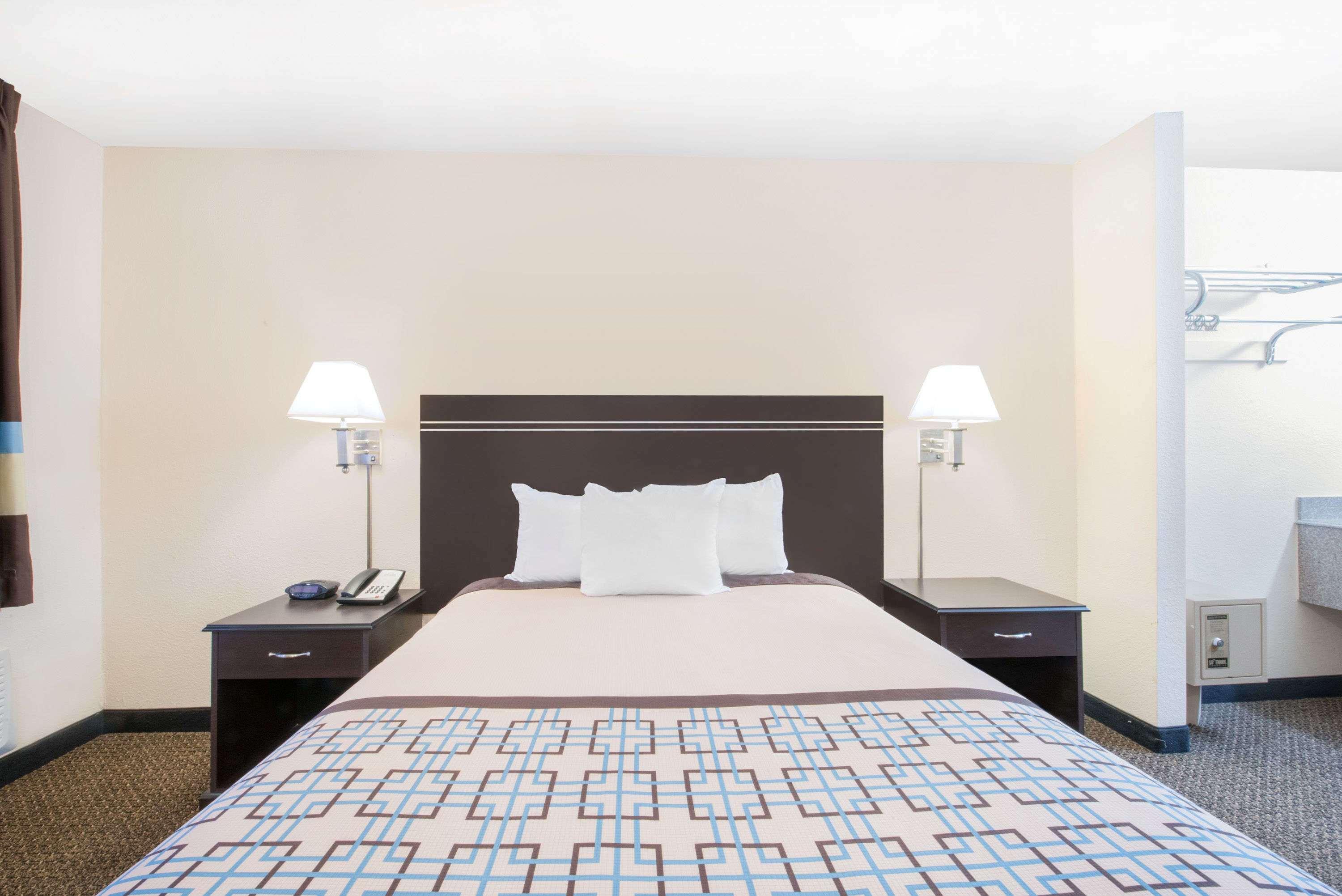 Days Inn By Wyndham Hobbs Exteriér fotografie